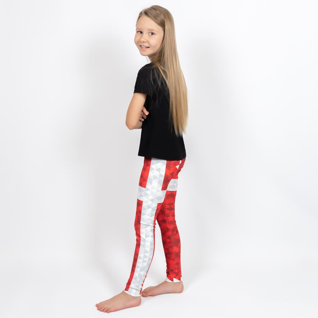 Barn i højtaljede mønstrede leggings. Meget elastiske og perfekt til leg og hverdag. Ikke gennemsigtige.